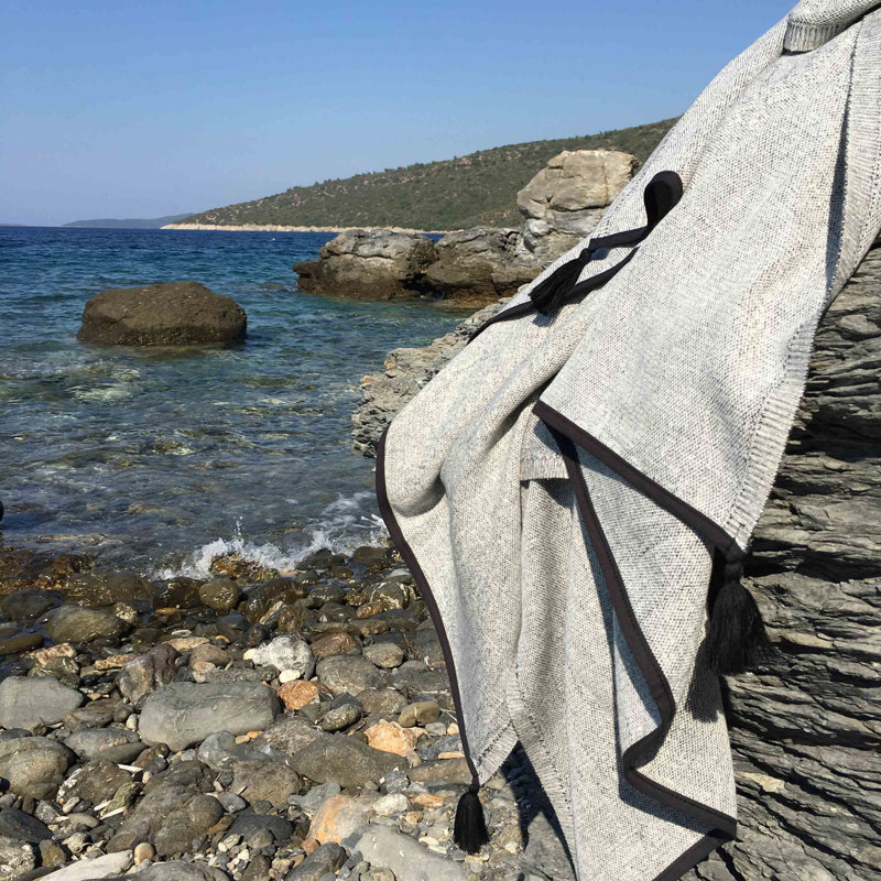 Luxurious Fouta Beach Towel, 100% Cotton, 35.4 x 70.9 inches | High Absorbency, Soft Texture, 7.7 oz/sq yd | Machine Washable, Grey Color | Ideal for Beach, Pool, Spa, and Home Use, Lightweight & Quick-Drying