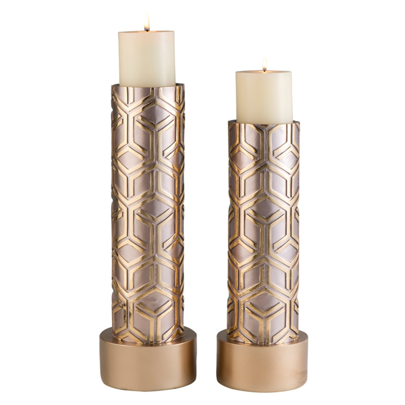 Ensemble de deux porte-bougies pilier de table dorés