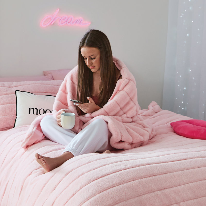 Hella Faux Fur Throw Blanket