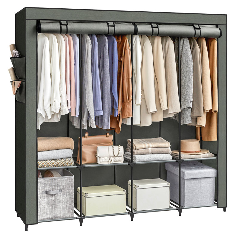 Vêtements et supports à vêtements