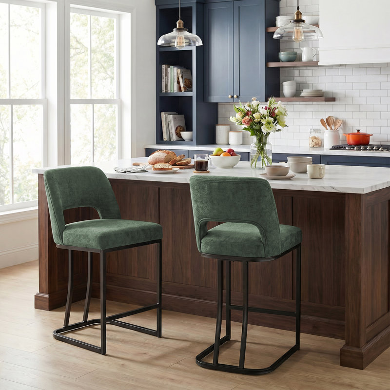 Ensemble de 6 tabourets de bar modernes rembourrés à hauteur de comptoir en chenille avec dossier ouvert et base en métal noir mat pour îlot de cuisine, salle à manger