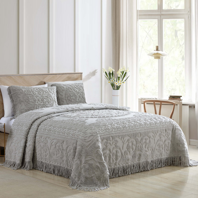 Medallion Cotton Farmhouse / Country Quilt, Queen, Gray