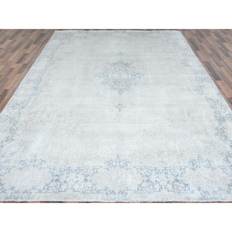 Tapis persan Kerman ivoire semi-antique vieilli en laine ciselée de 9 po x 12 po noué à la main 89792F16B4B0476D8B00F55651A90223