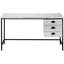 Bureau d'ordinateur de 140 cm (55 po) de long pour espace de travail à domicile, finition stratifiée grise, 3 tiroirs de rangement, structure en métal noir, plateau et piètement en métal, format compact idéal pour les petits espaces, style moderne.
