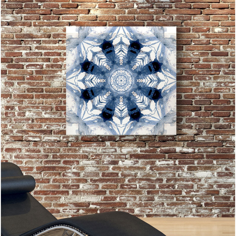 «Indigo Kaleidoscope III», impression sur toile tendue, H 24 po x l 24 po x 1,5 po