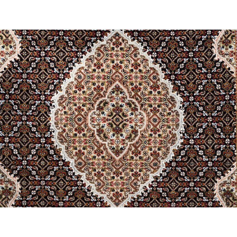 Tapis en laine et soie à motif de médaillon en laine noué à la main 4 pi 2 po x 6 pi 1 po 55684C8BC6F846F9898BEE1B684D982B