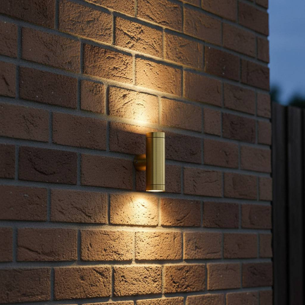 B&Q -  Ultrabeam Brass Up And Down Outdoor Led Wall Light 6 Watt Led 600 Lumen Ip65 - Image 3