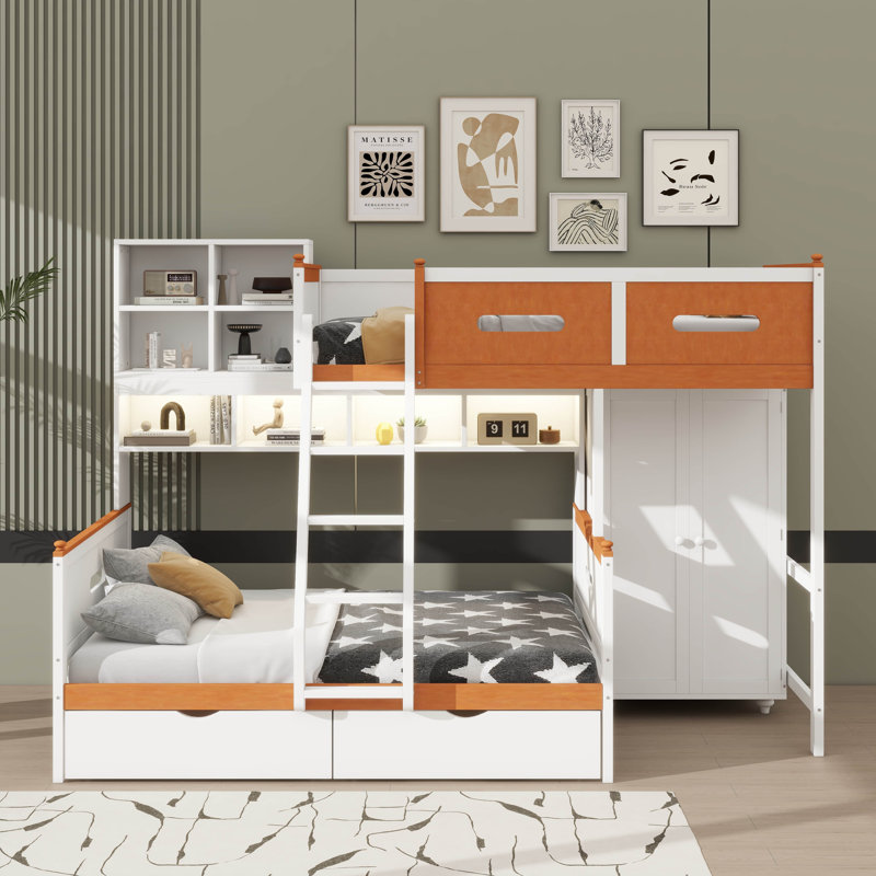Lit superposé simple au-dessus d'un lit double en bois avec garde-robe, tiroirs, étagères et éclairage à DEL