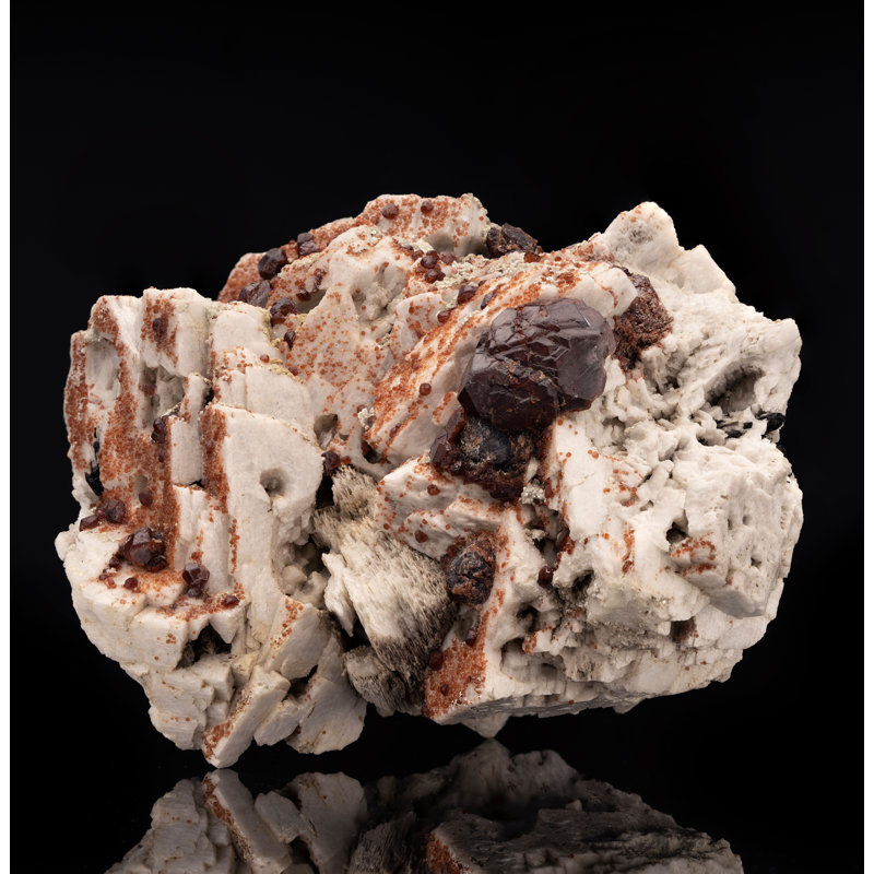 Almandine Garnets sur Microcline