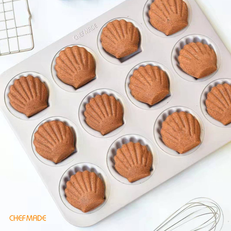 CHEFMADE 12 Cavity Scallop Madeleine Mould Cake Pan