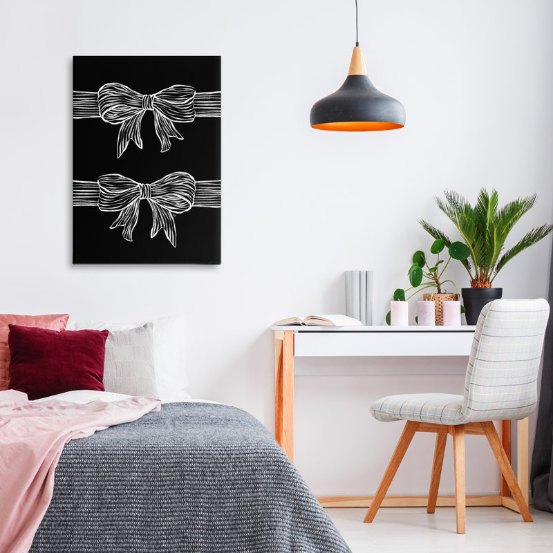 Arcs blancs sur toile noire, design par Martina Pavlova, H 24 po x l 16 po