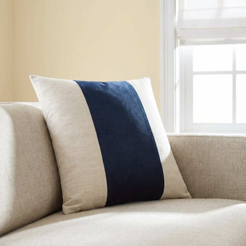 Housse de coussin Kat, 18 po x 18 po, Bleu marine / Ivoire, Inférieur