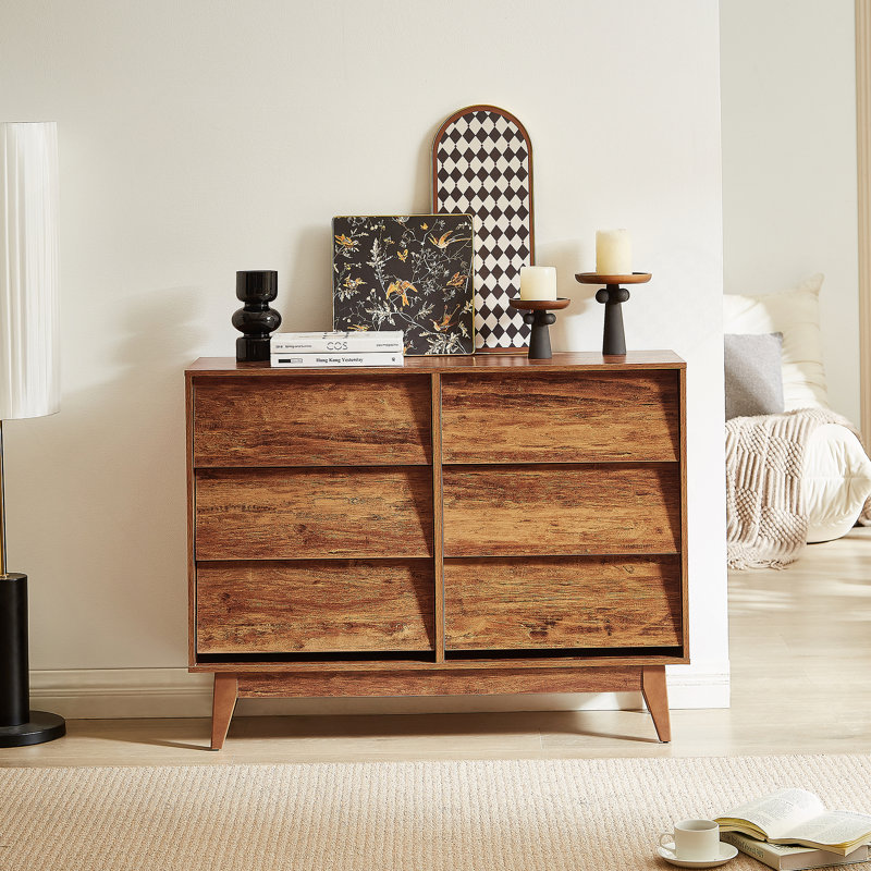 La commode double 6 tiroirs présente un design rétro et biseauté