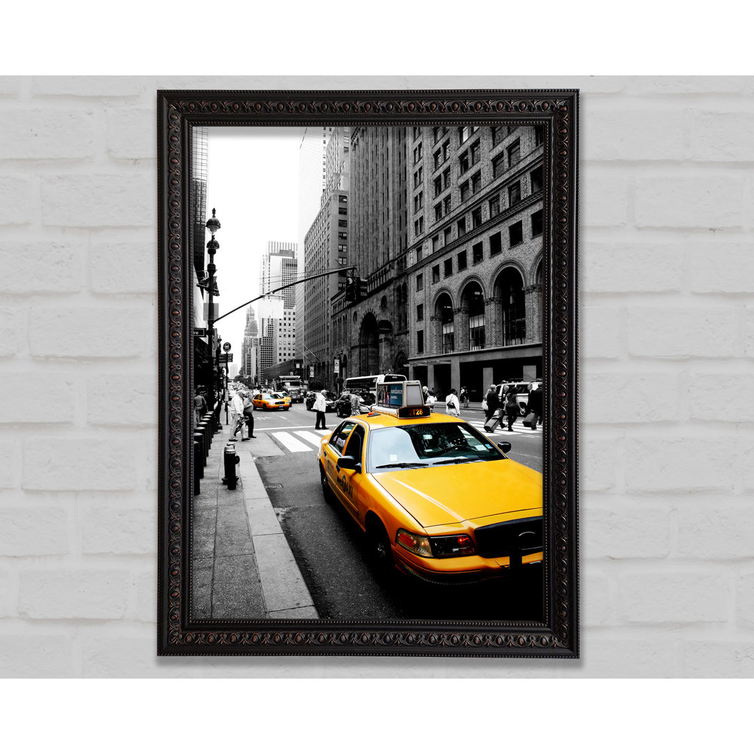 Gerahmtes Poster New York City Gelbes Taxi auf B N W