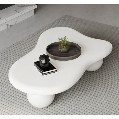Table basse en forme de nuage avec 3 pieds sphériques pour le salon