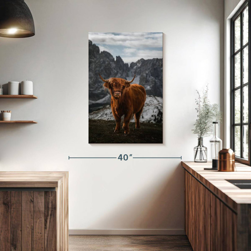 Scott Brown Highland Cow, H 39 po x l 26 po