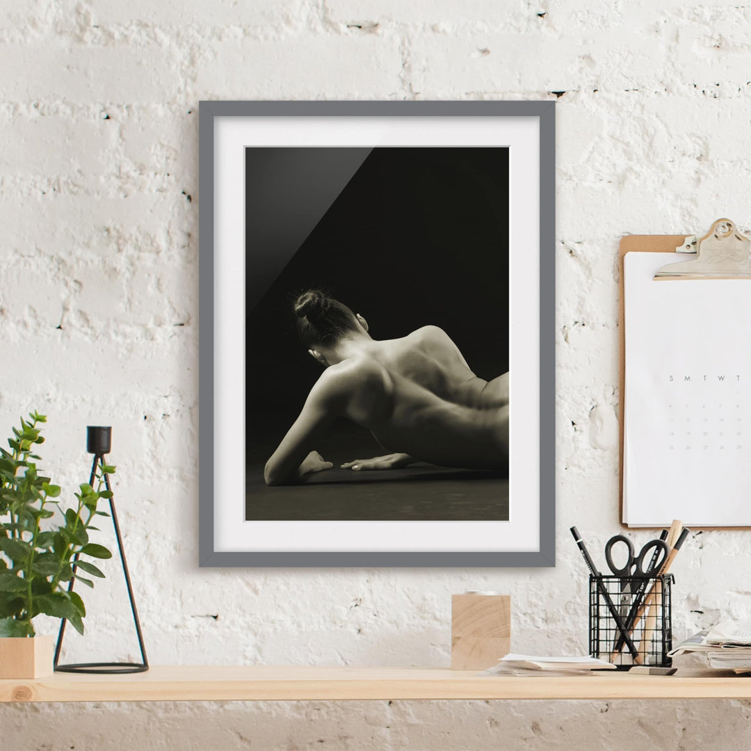 Gerahmter Fotodruck Nude Woman Lying Down