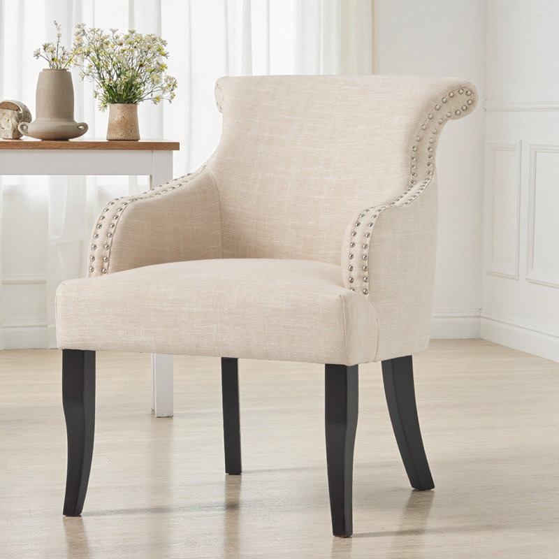 Fauteuil décoratif, garniture cloutée, bois de bouleau, tissu beige clair moelleux