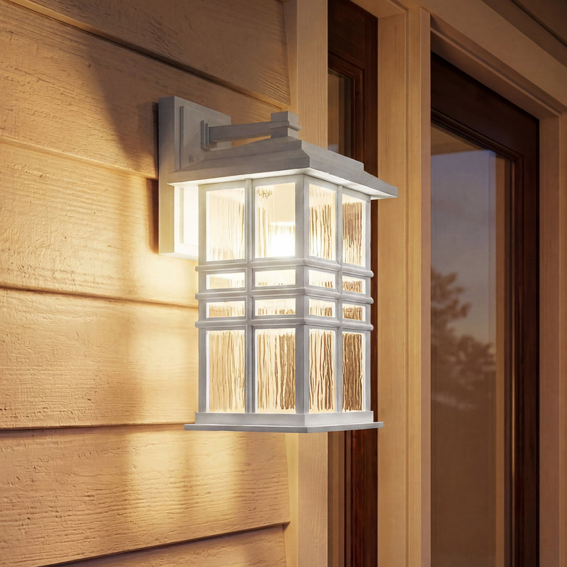 Lanterne murale d'extérieur martelée Beacon, Blanc, H 14,25 po x l 8 po x P 8 po