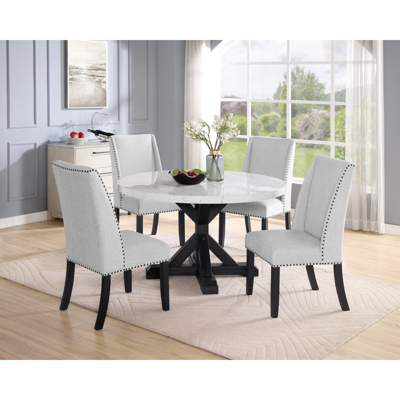 Mobilier en bois de salle à manger à finition moderne avec garniture cloutée et dossier à oreilles