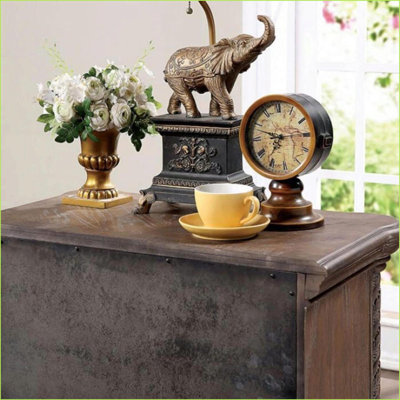 Table de chevet transitionnelle en bois massif à 3 tiroirs avec boutons bronze