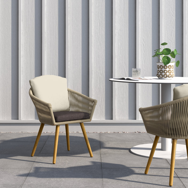 Chaise de patio intérieur / extérieur avec coussin Alpert