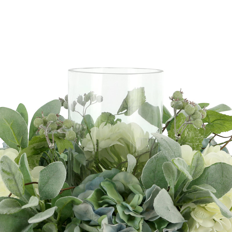 Centre de table avec hortensias, oreille d'agneau et baies