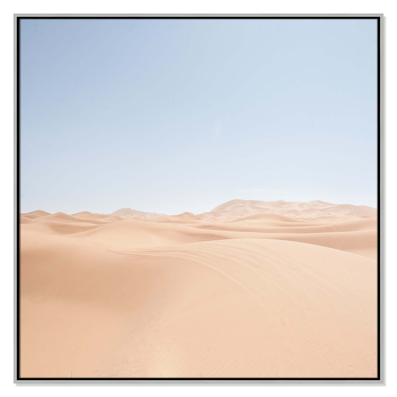 «Desert Serenity I Print» par Mark Eder, H 41,5 po x l 41,5 po x P 2 po, Cadre flottant argent, Pas de tapis