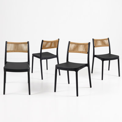 Ensemble de 4 chaises de salle à manger empilables avec dossier en rotin en PE tressé à la main, chaises de patio en plastique pour l'intérieur et l'extérieur, aucun assemblage requis
