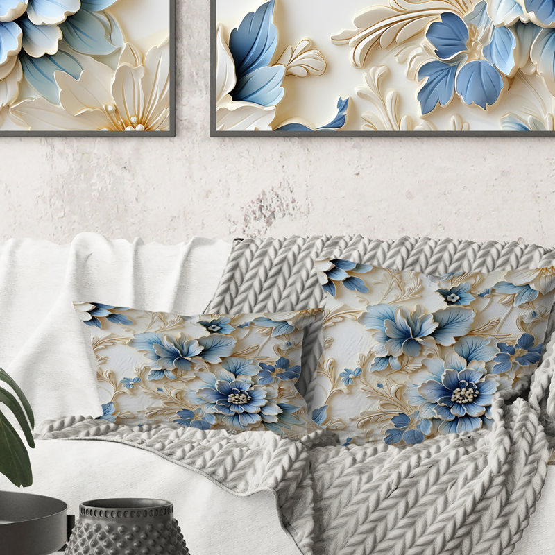 Splendeur de façade damassé blanche et bleue - coussin à imprimé floral