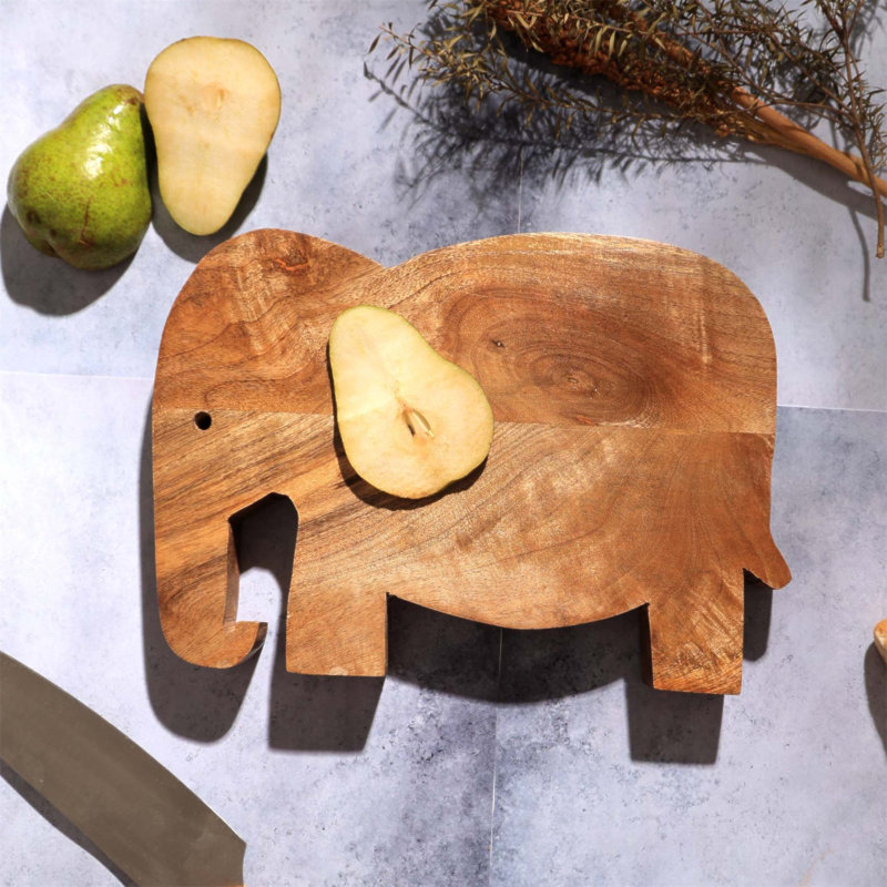 Charmante planche à découper en forme d'éléphant, durable et spacieuse pour un usage et un décor de cuisine de tous les jours.