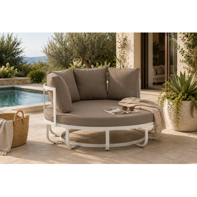 Lit de jour d'extérieur en aluminium avec coussins Pangea Home Aella