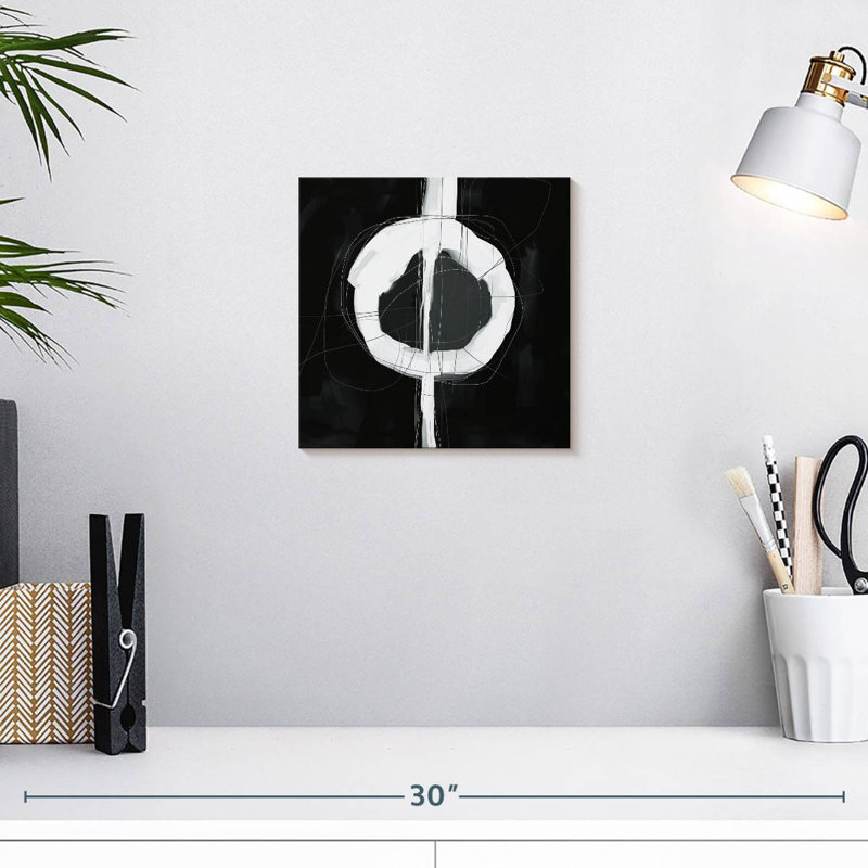 BW Minimalist Avery