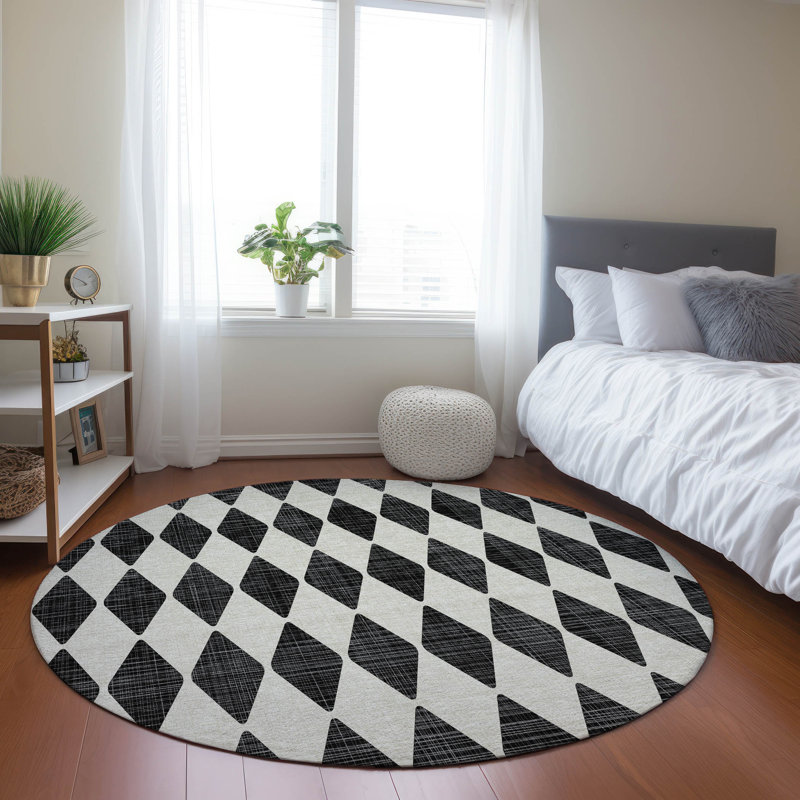 Loreen Washable Geometric Indoor / Outdoor Rug, Round 8'