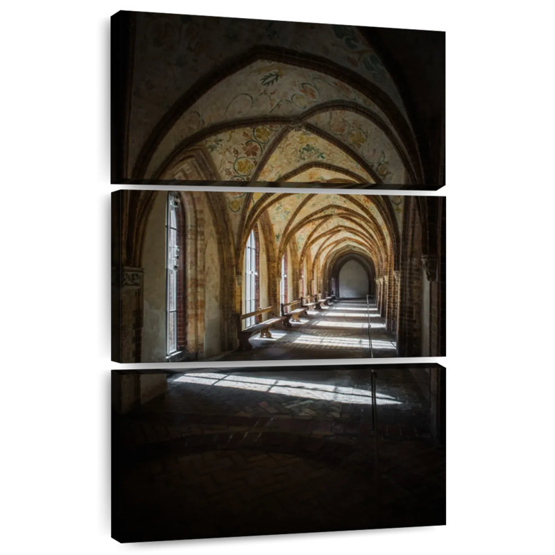 Lilie Schleswig, couloir de la cathédrale, H 23 po x l 14 po