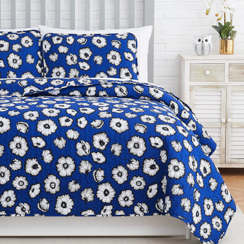 Essence Quilt Set, Full/Queen Quilt + 2 Shams, Blue