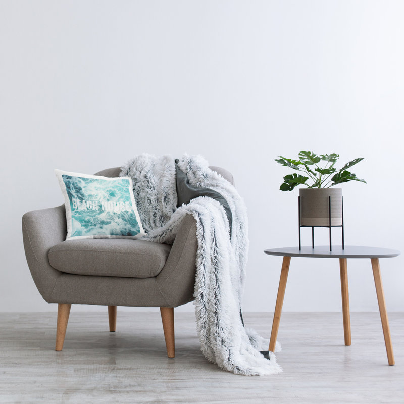Conception de coussin décoratif imprimé en mousse Blue Beach House par Amy Brinkman