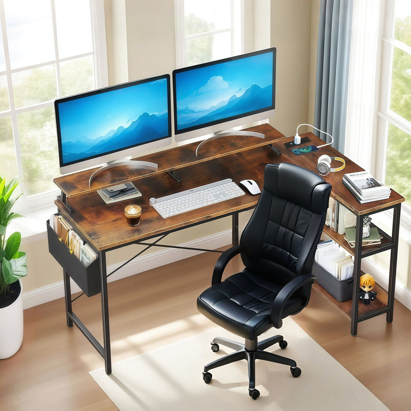 Bureau en L de 120 cm avec prises électriques et support pour écran, idéal pour le télétravail, tablette réversible, rangements latéraux et sacoche. Parfait pour les petits espaces de travail dans une chambre. Design vintage noir et marron.