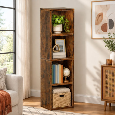 4 étagères en bois mesurent 45,6 po sur cette mince bibliothèque d'angle brune, un espace de rangement ouvert pour les chambres à coucher, les bureaux, les bibliothèques ou les salons.