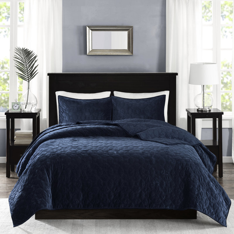 Elegant Navy King/ King Velvet Bedding - 3 Pieces, Geometric, Machine Washable Cotton Piece Quilt Comfortable, Warm, Navy