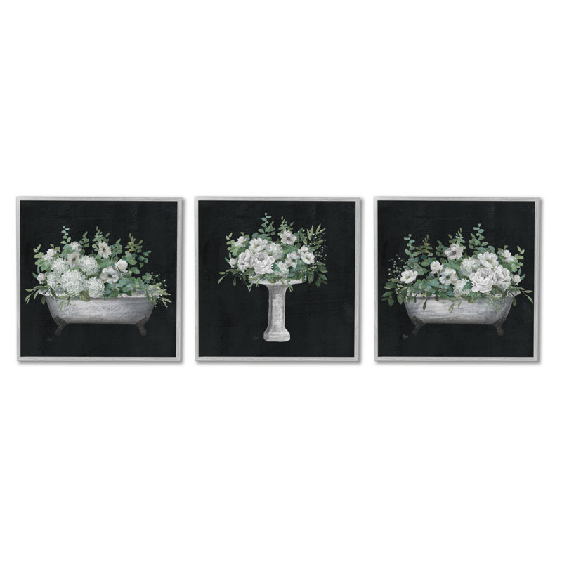 «Vintage Bathroom Hydrangeas», ensemble de 3 giclées encadrées par Nan, H 12 po x l 12 po x P 1,5 po