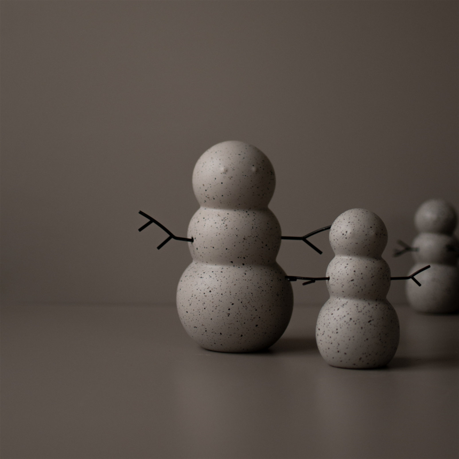 DBKD Mole Dot Ceramic Snowman Sculpture, 6.5'' H x 5.91'' W x 5.91'' D