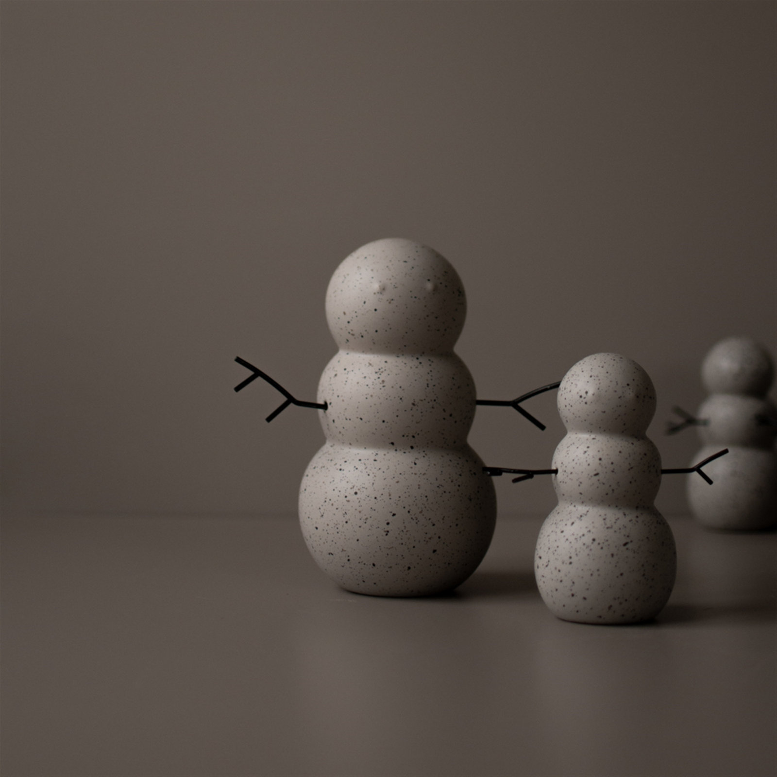 Mole Dot Ceramic Snowman Sculpture, 6.5'' H x 5.91'' W x 5.91'' D