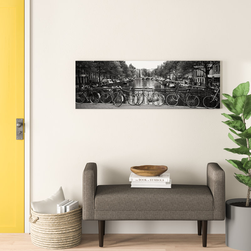 «Vélo appuyé contre une balustrade» par Panoramic Images - impression sur toile tendue, H 16 po x l 48 po x P 1,5 po