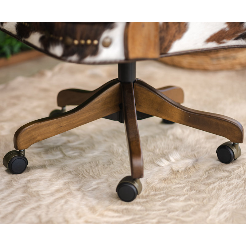 Chaise de bureau en cuir avec détails en peau de vache