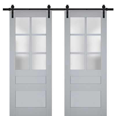 Porte de grange double robuste avec verre dépoli Veregio 7339 Gris mat, supports de rail de 4 m (13 pi), portes intérieures à panneaux pleins et lourds - 142 cm x 244 cm (56 po x 96 po) (2 x 71 cm x 264 cm) - Rail noir
