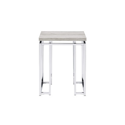 La table de bout en chêne naturel et élégante ajoute une touche chic à votre espace