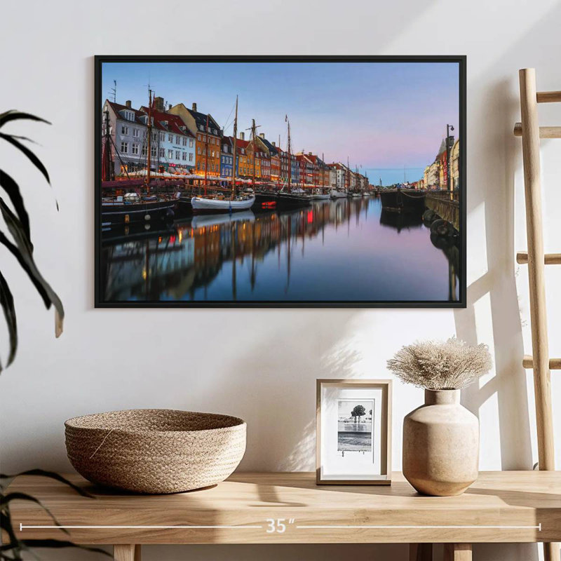Nyhavn New Harbor, 25 po x 17 po, Cadre flottant noir