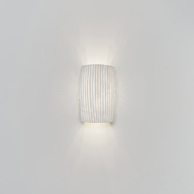 Gea 1 - Light Wallchiere
