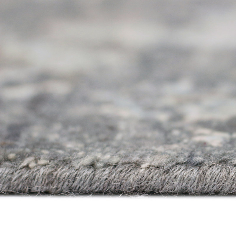 Nuit Arabe Wool Geometric Area Rug in Silver, Rectangle 2' x 3'